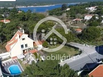 Castelo, Sesimbra - Piscina, Lareira, Garagem