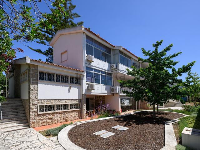 Moradia, Carcavelos e Parede