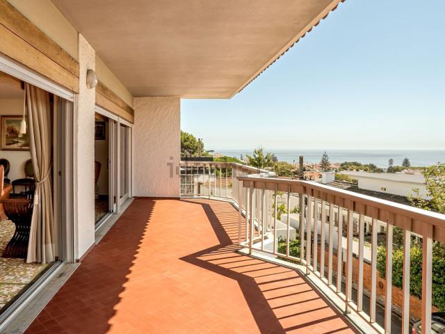 Moradia, Carcavelos e Parede