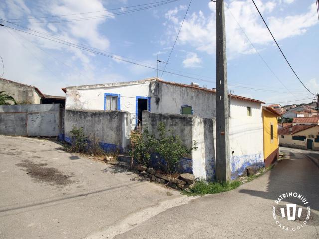 Moradia, Carvoeira e Carmões