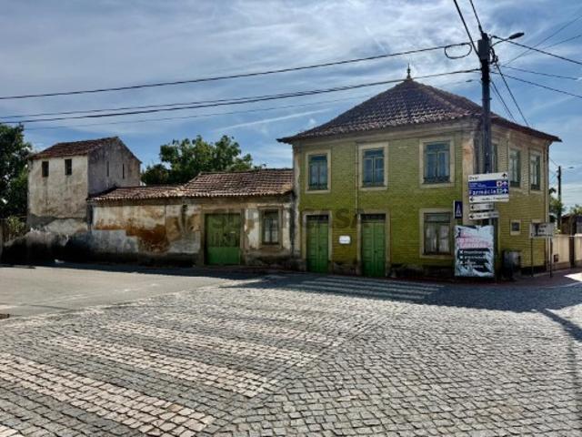 Moradia Centenária T3 para Reabilitação em São João, Ovar