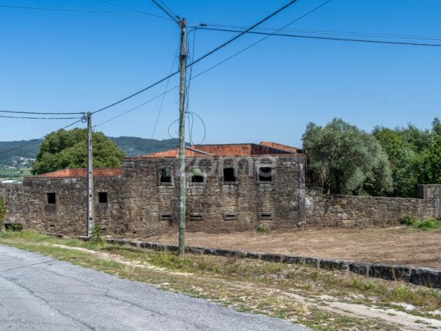 Moradia centenária T4 em Midões, Barcelos