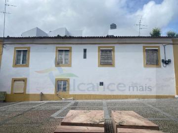 Moradia Ampla por recuperar localização central na cidade de Beja