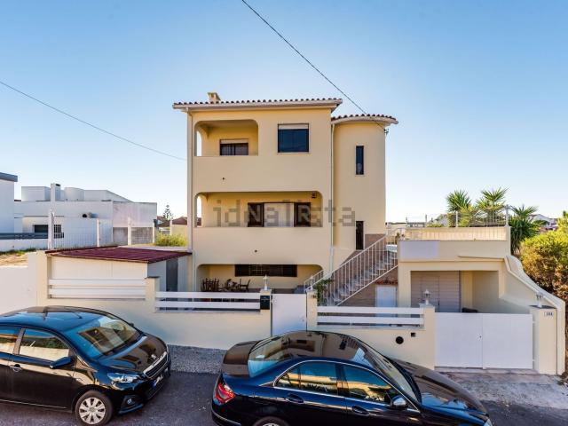 Moradia, Charneca da Caparica e Sobreda