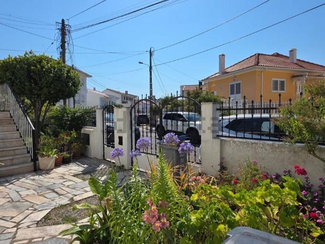 Moradia, Charneca da Caparica e Sobreda