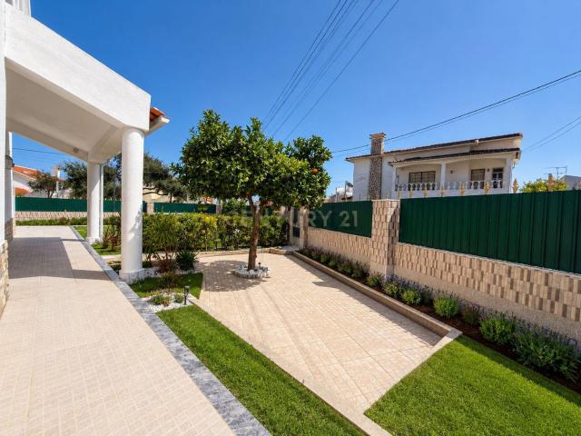 Moradia, Charneca da Caparica e Sobreda