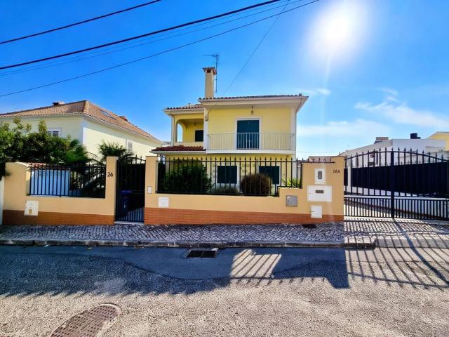 Moradia, Charneca da Caparica e Sobreda