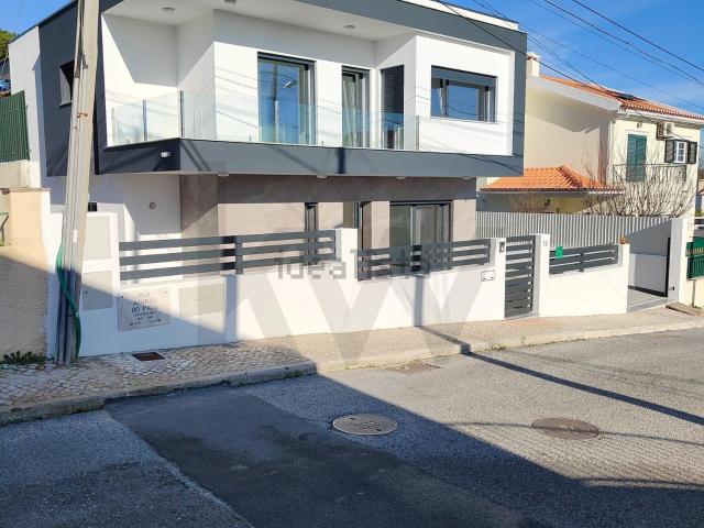 Moradia, Charneca da Caparica e Sobreda