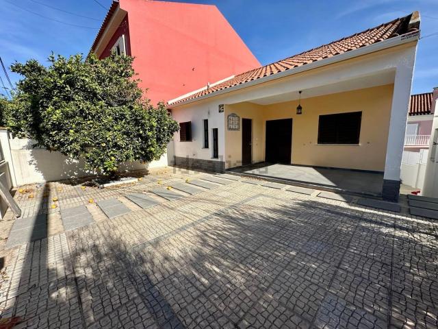 Moradia, Charneca da Caparica e Sobreda