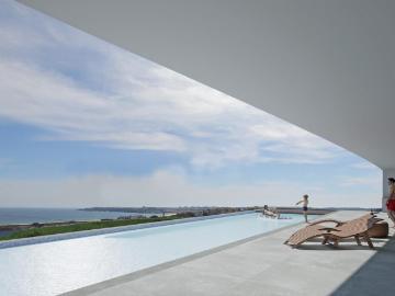 Moradia Chave na Mão Moderna e Contemporânea com Incriveis V. 440m² Bensafrim e barão de são joão
