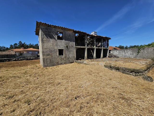 Moradia, Chorente Góios Courel Pedra Furada Gueral