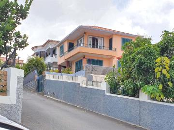 Moradia Clássica T5 no Funchal 282m² São Martinho