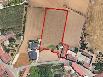 Moradia com terreno no Castêlo da Maia