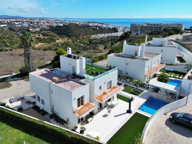 Moradia com 4 quartos, garagem e piscina, para venda, em Albufeira