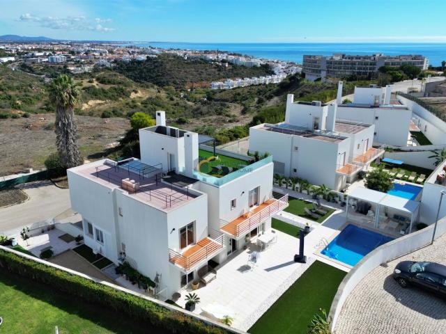 Moradia com 4 quartos, garagem e piscina, para venda, em Alb. 381m² Albufeira e Olhos de Água