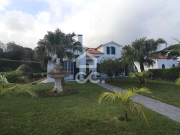 Moradia com 4 Quartos e Anexo T1 São Vicente Ferreira Ponta Delgada
