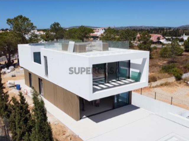 Moradia com 4 Quartos em Construção em Vila Sol