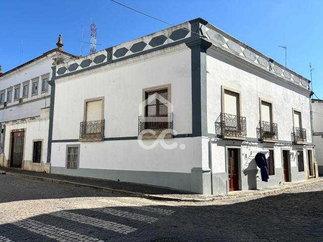 Moradia com 4 quartos no centro da cidade com garagem