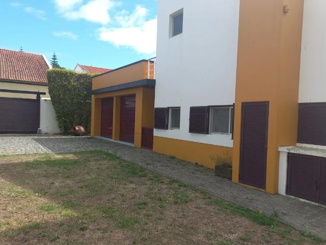 Moradia com 4 quartos perto da praia em Rosto do Cão, Ponta Delgada