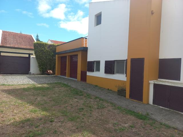 Moradia com 4 quartos perto da praia em Rosto do Cão, Ponta Delgada
