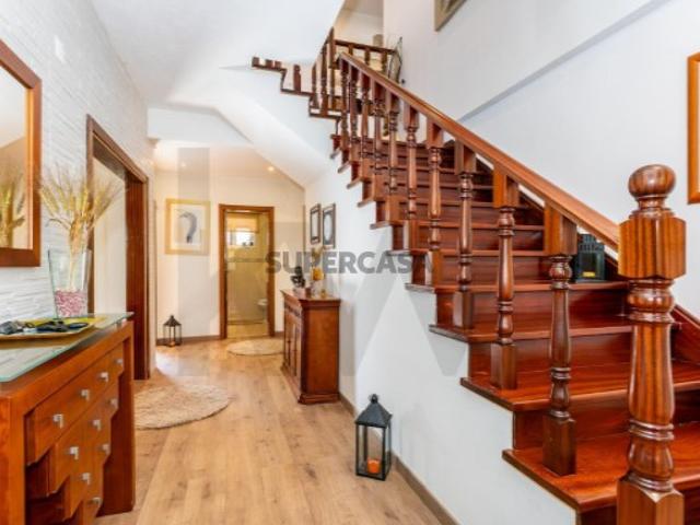 Moradia com 4 quartos, piscina e garagem | Caneças