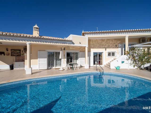 Moradia com 4 quartos, piscina e garagem a 10 Minutos de Lagos!
