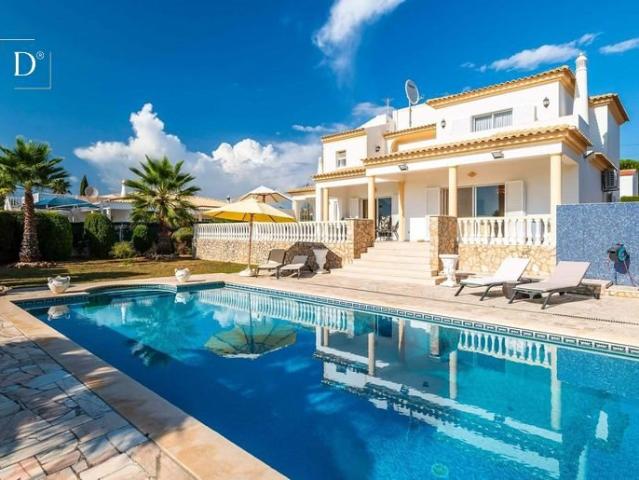 Moradia com 4 quartos, vista mar deslumbrante e piscina. 228m² Lagoa e Carvoeiro