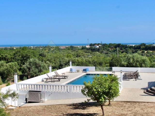 Moradia com 4 quartos, vistas panorâmicas de mar e campo e piscina aquecida