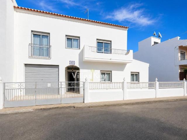 Moradia com 5 quartos,garagem e um anexo em Ferragudo, Algar. 200m² Ferragudo