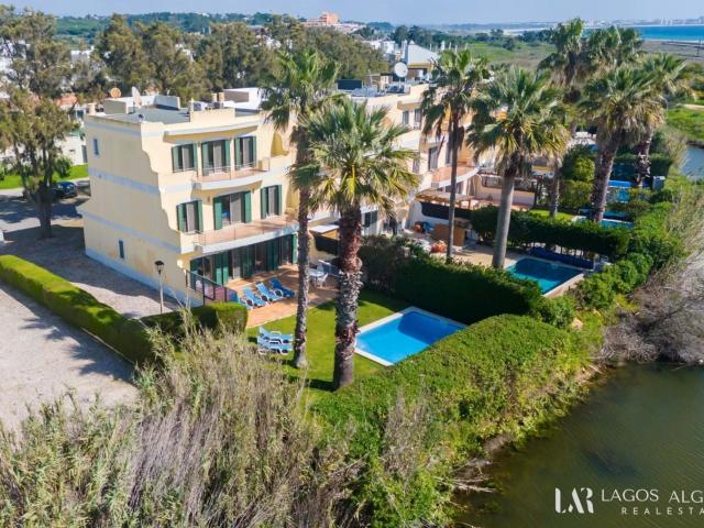 Moradia com 5 quartos, piscina e jardim, apenas a poucos min. 310m² Lagos
