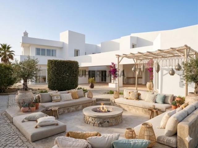 Moradia com 6 quartos, 5.200 m² de terreno e vista mar em Quarteira
