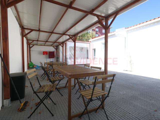 Moradia com 9 quartos e terraço