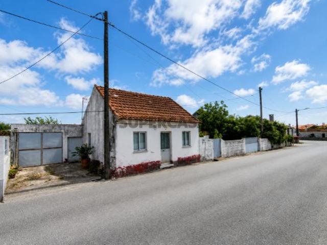 MORADIA COM 1.573 M² DE TERRENO. A POUCOS MINUTOS DO CENTRO. ESPAÇO PARA UMA NOVA VISÃO