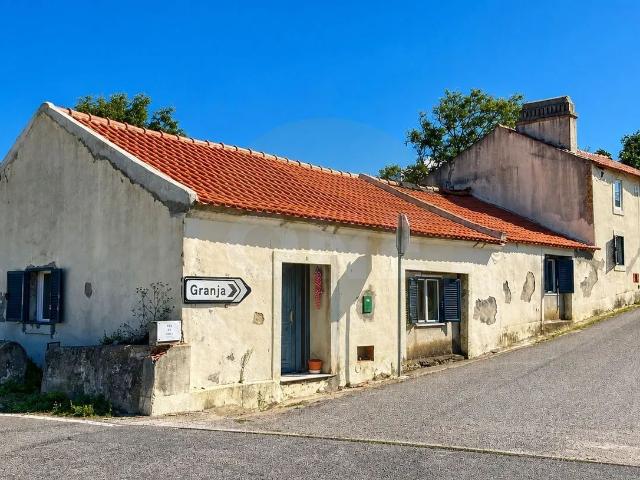 Moradia com 253 m² e Terreno de 1.129 m² em Arranhó