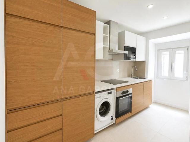 Moradia com 2 Apartamentos Independentes Em Sobral Ceira