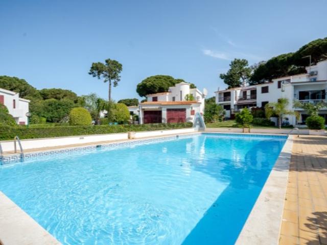 Moradia com 4 quartos, jardim e piscina Oportunidade única em Vilamoura