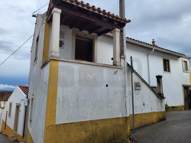 Moradia com 2 pisos no centro da Aldeia da Pedreira à 7 minutos de Tomar