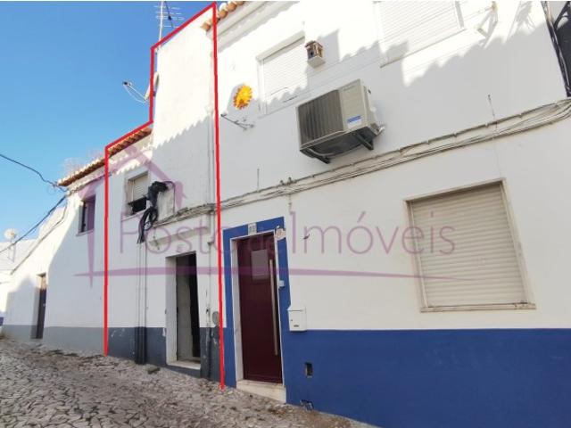 Moradia com 2 pisos localizada na Zona Histórica de Estremoz