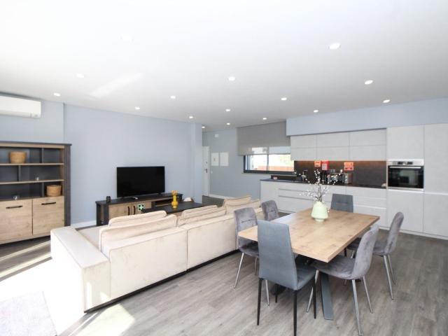 Moradia com 3 quartos com piscina e jardim em Olhos de Água 248m² Albufeira e Olhos de Água