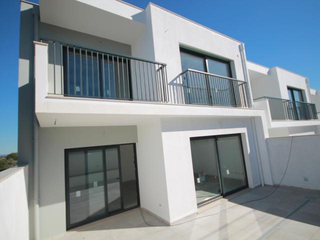 Moradia com 3 quartos em suite, em fase de construção com d. 141m² Alcantarilha e Pêra