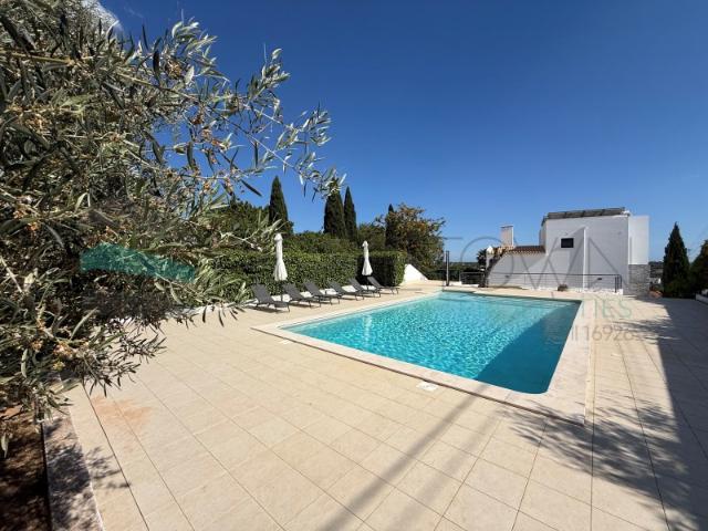 Moradia com 3 quartos, em residência exclusiva, com piscina e jardim, em Vale Judeu