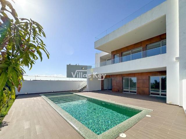 Moradia com 3 quartos, escritório, garagem, piscina e vista. 193m² Mexilhoeira grande