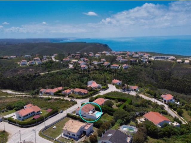 ENCANTADORA MORADIA PERTO DA PRAIA DE ARRIFANA
