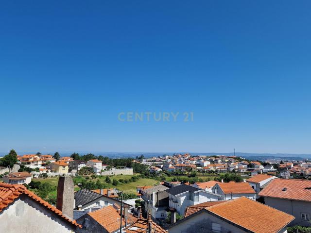 Moradia com terraço e terreno em São Romão, Seia, no coração da Serra da Estrela!