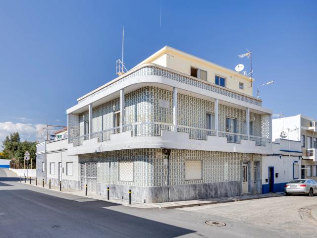 Moradia com Terraço e Vista Mar a 500m da Praia na Fuseta