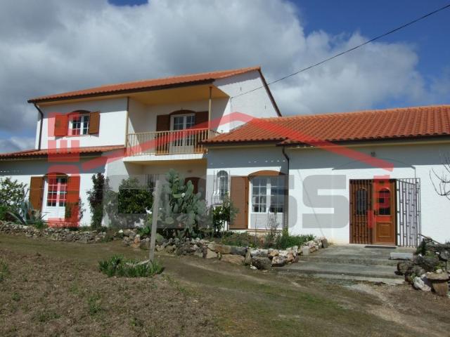Moradia com terreno na Bouça