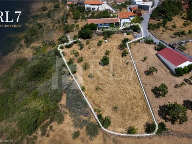 Moradia com Terreno de 1.338 m² junto a Carrazedo de Montenegro Tranquilidade, Espaço e Enorme Potencial