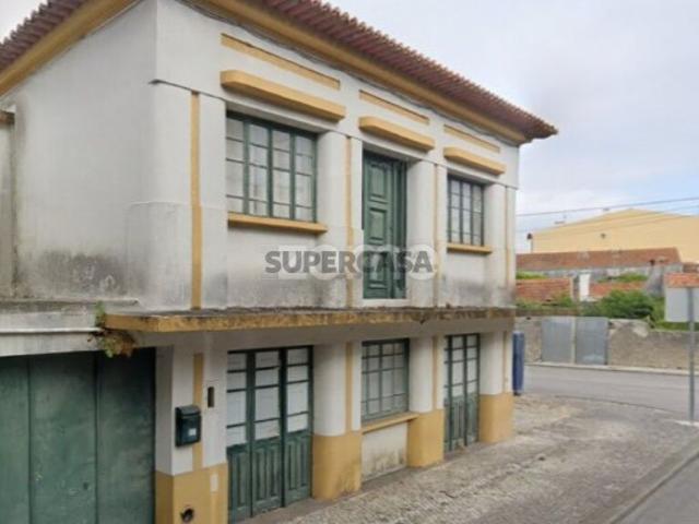 Moradia com Terreno de 2.585 m² | Potencial extraordinário