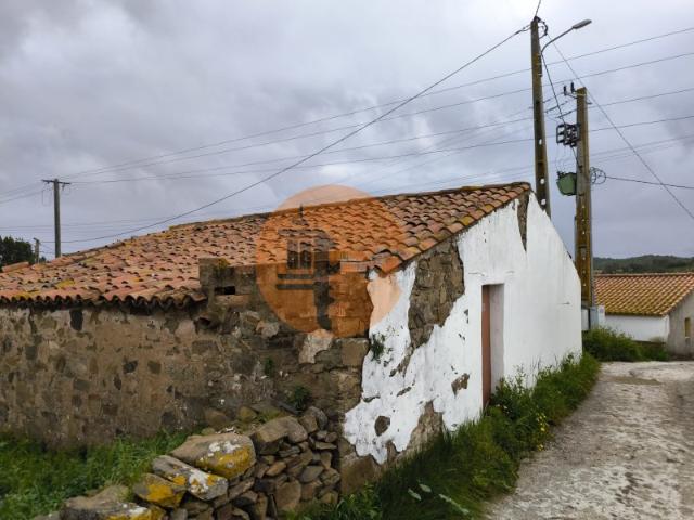 MORADIA COM TERRENO EM RUINAS COM 600 M2 PARA HABITAÇÃO TURISMO COM TERRENO DE 600 M2 EM MILFRADES VAQUEIROS ALCOUTIM ALGARVE
