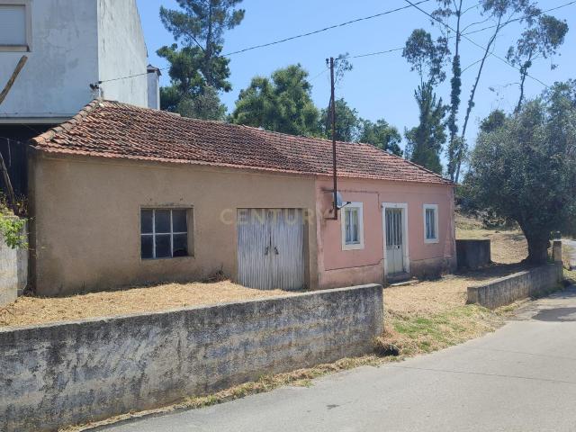 Moradia com terreno em Serra de Baixo, Sabacheira em Tomar